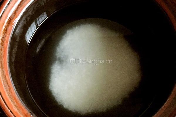 姜丝皮蛋瘦肉粥的做法图解1