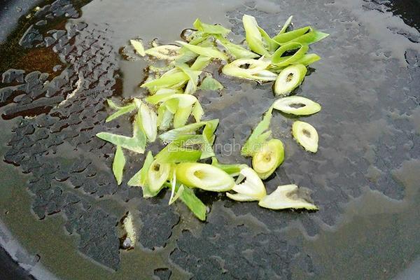 西葫芦炒鸡蛋的做法图解8