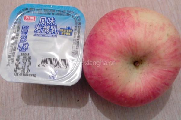 牛奶苹果汁的做法图解1
