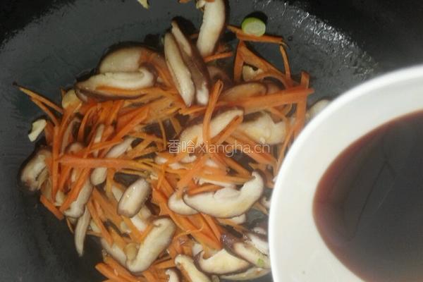 酸辣香菇豆腐汤的做法图解3