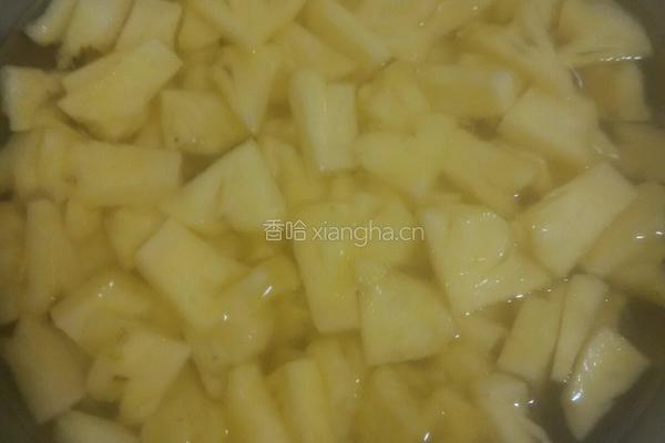 菠萝罐头的做法图解1