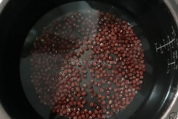 红豆绿豆西米露的做法图解2