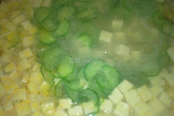 黄瓜鸡蛋豆腐汤的做法图解5