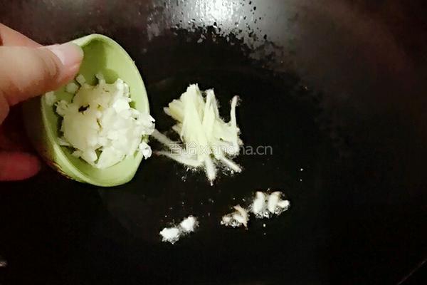 青椒炒腐竹的做法图解7
