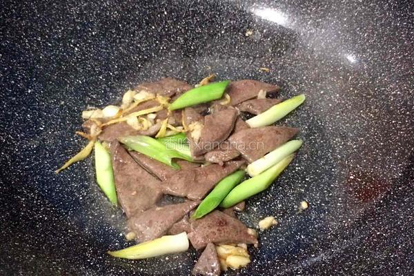 大蒜炒猪肝的做法图解8