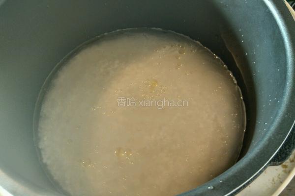 电饭煲腊肉香肠煲仔饭的做法图解6