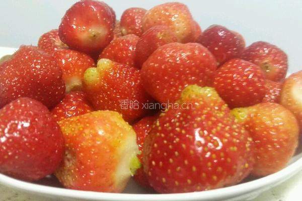 草莓酱的做法图解1