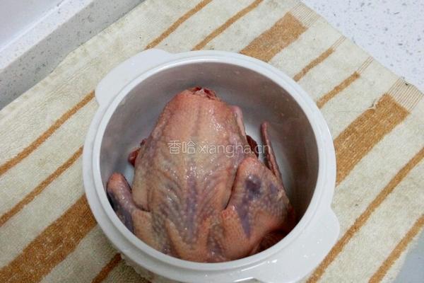 清炖鸽子汤的做法图解1