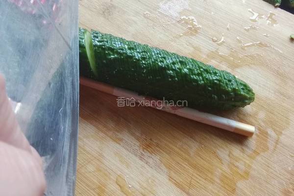 蓑衣凉拌黄瓜的做法图解2
