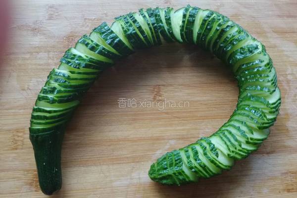 蓑衣凉拌黄瓜的做法图解3