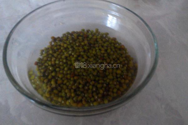 小米绿豆粥的做法图解1