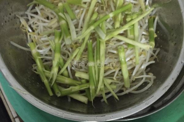 豆芽炒竹笋的做法图解1