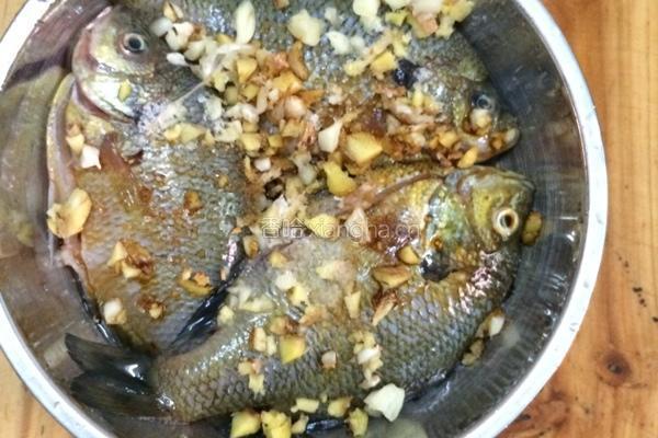 蒸太阳鱼的做法图解4