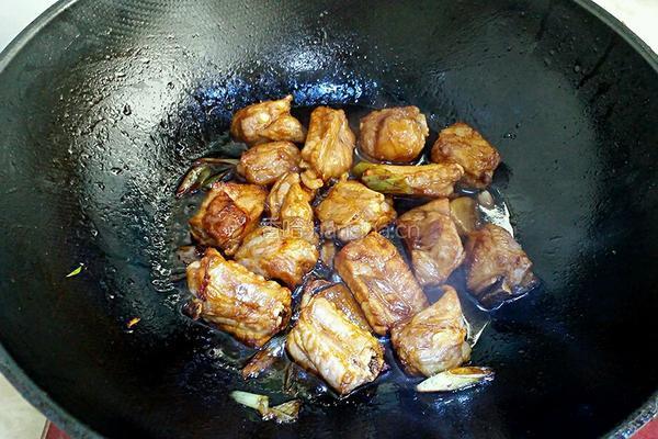 家常红烧排骨土豆的做法图解7