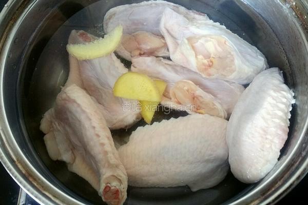 红烧鸡翅炖土豆的做法图解3