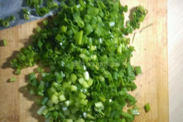 芹菜猪肉大混沌的做法图解1