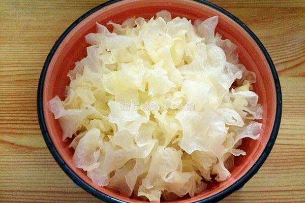 银耳鹌鹑蛋糖水的做法图解4