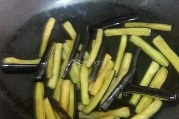 腊肉烧茄子的做法图解3
