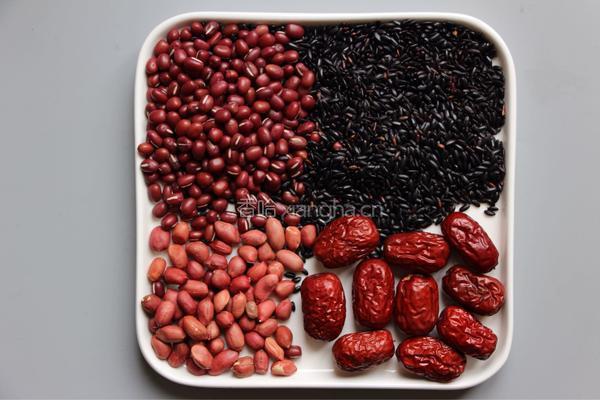 红豆黑米粥的做法图解1