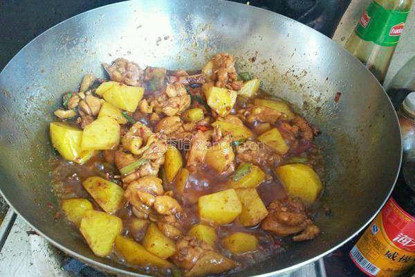 土豆炖鸡块的做法图解10
