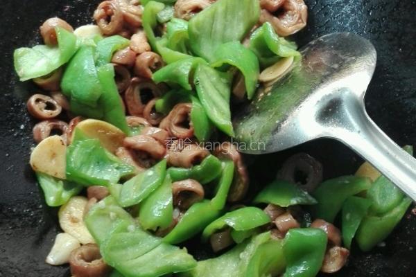 青椒炒肥肠的做法图解11