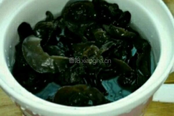 木耳黄瓜炒鸡蛋的做法图解1