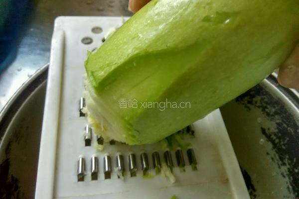 西葫芦鸡蛋饺子的做法图解2