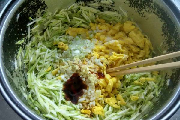 西葫芦鸡蛋饺子的做法图解9