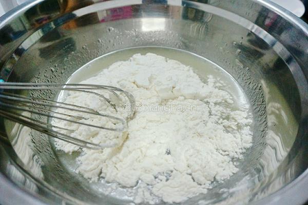 草莓奶油蛋糕卷的做法图解3