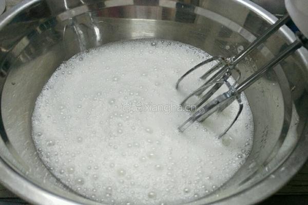 草莓奶油蛋糕卷的做法图解9