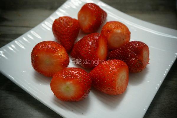 草莓奶油蛋糕卷的做法图解15