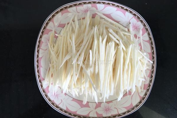 五彩茭白的做法图解1