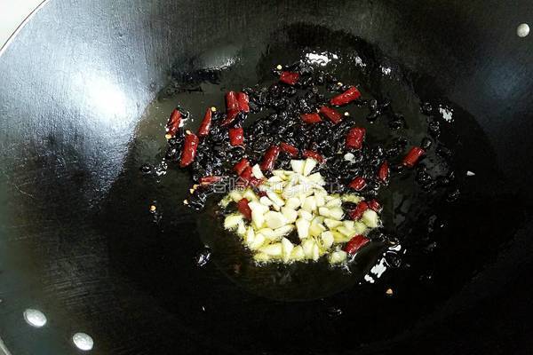豆豉辣炒空心菜梗的做法图解5