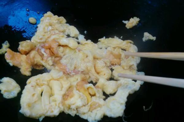蚕豆米炒鸡蛋的做法图解7
