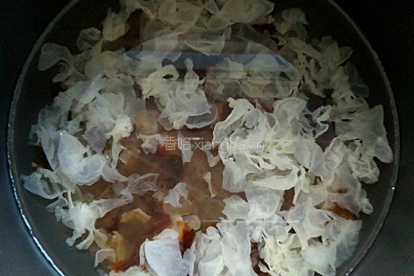 桃胶炖银耳的做法图解3