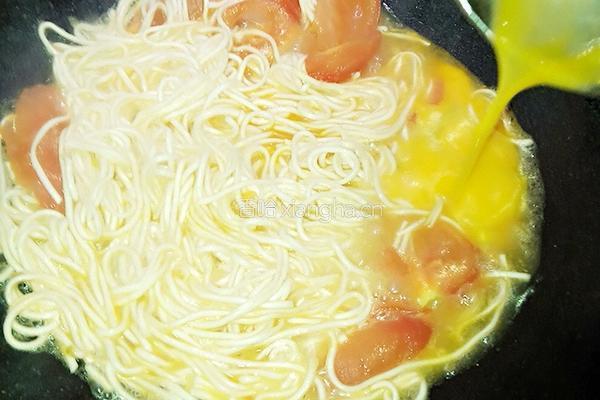 鸡蛋面条的做法图解5