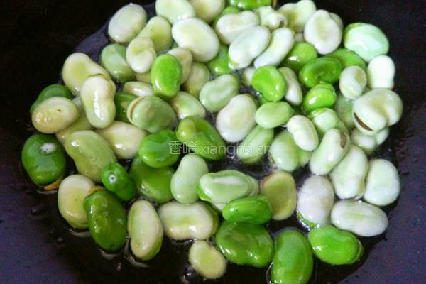蚕豆炒韭菜的做法图解5