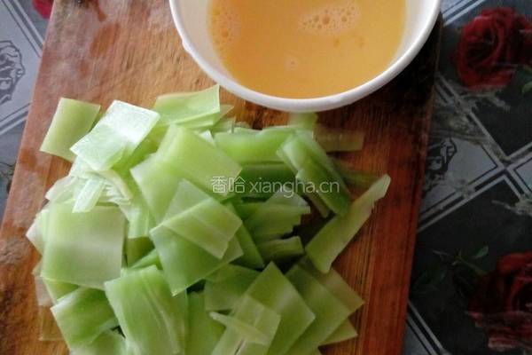 莴苣炒鸡蛋的做法图解2