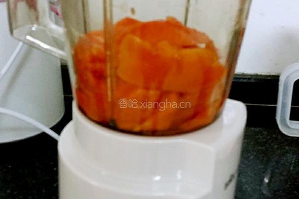 鲜榨果汁的做法图解2