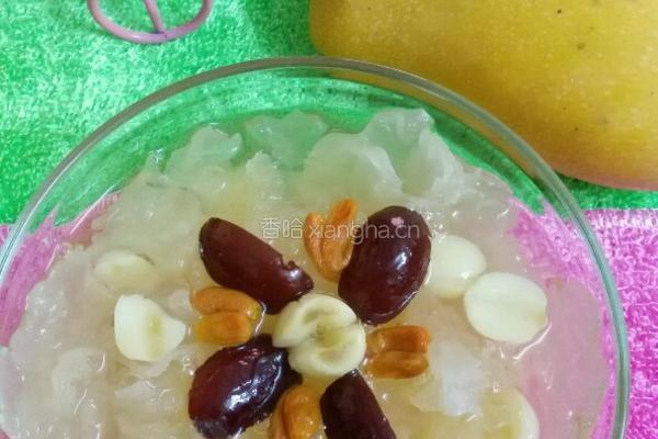 银耳莲子汤的做法图解10