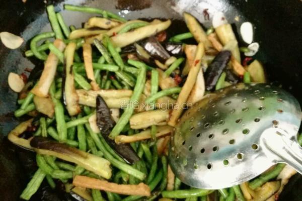 茄子炒豆角的做法图解5