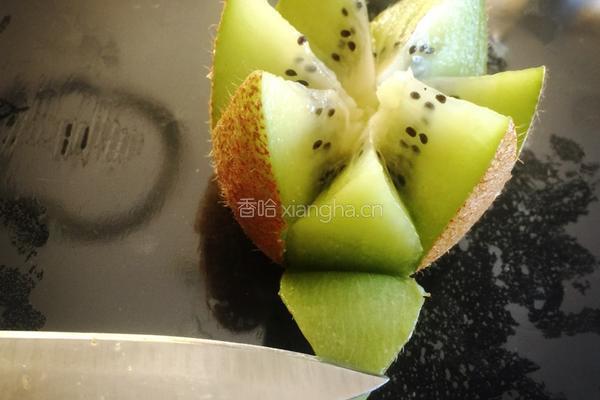 猕猴桃莲花的做法图解6