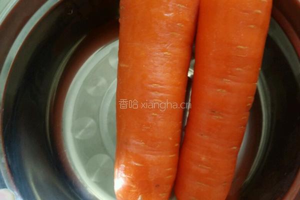 胡萝卜素馅饺子的做法图解1