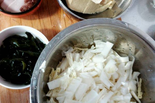 东北白菜冻豆腐炖粉条的做法图解1