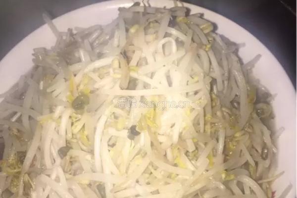 香辣绿豆芽的做法图解4