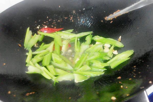 西芹炒虾仁的做法图解9