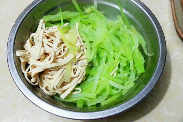 凉拌莴苣百叶丝的做法图解8