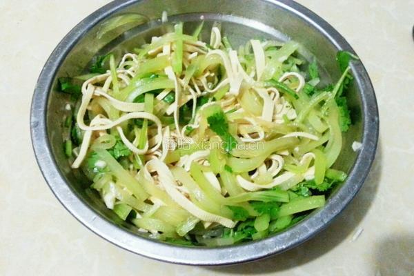 凉拌莴苣百叶丝的做法图解10