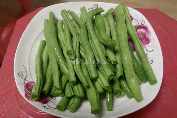 烧豆角的做法图解1