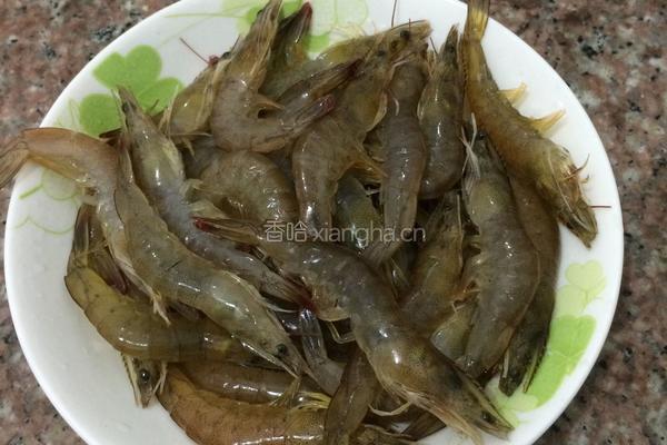 油爆大虾的做法图解1